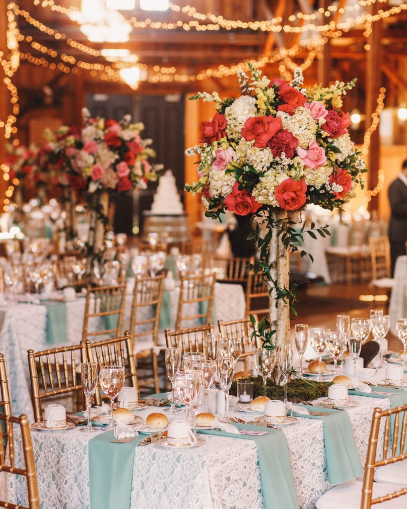 yellow-light-garlands-hang-dinner-tables-decorated-min